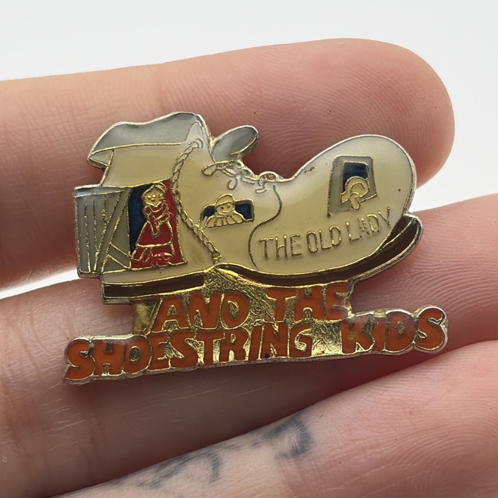 The Old Lady‎ And The Shoestring Kids Lapel Hat Pin